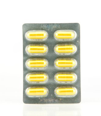 Vakumlu Ambalaj beyaz zemin üzerine sarı kapsül