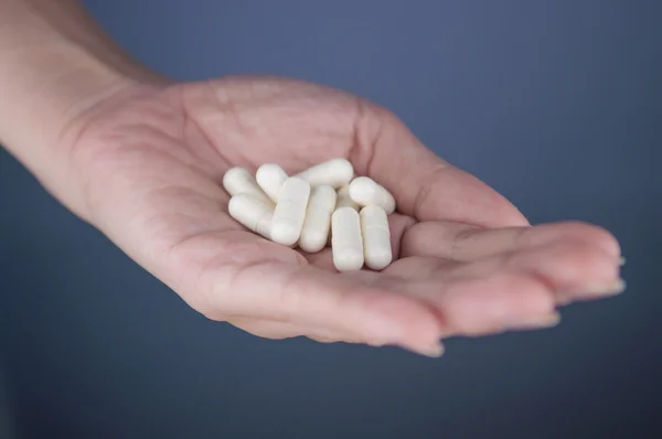 Beyaz kapsül taraftan kapalı