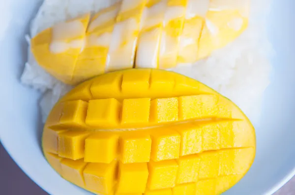 yapışkan pirinç ve mango Tay tatlı