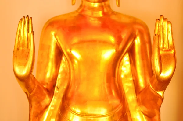 Main fermée de bouddha dans le temple de Thaïlande — Photo