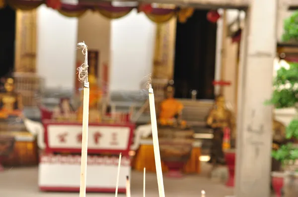 Dupa dengan merokok pada latar belakang buddha — Stok Foto