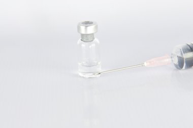 tıbbi ampul ve şırınga