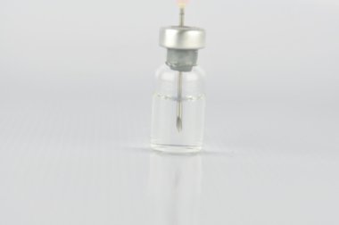 tıbbi ampul ve şırınga