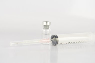 tıbbi ampul ve şırınga