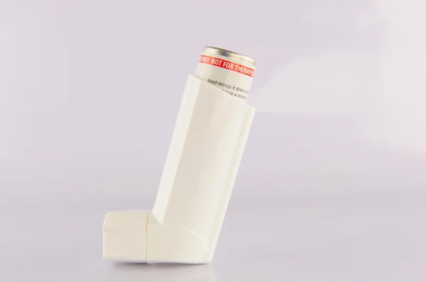 Weißer Asthma-Inhalator — Stockfoto