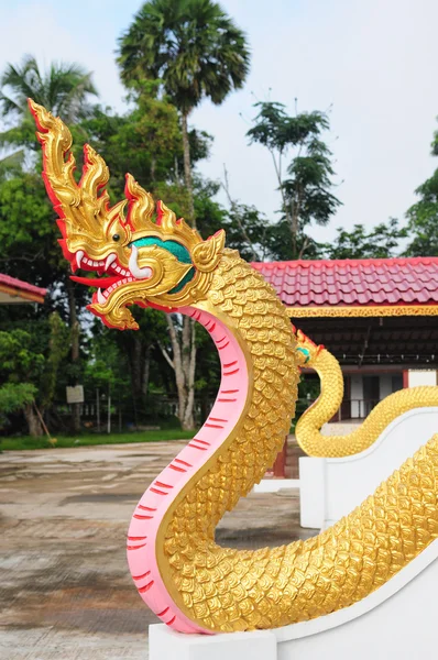 Tajski smoka lub naka w świątyni — Zdjęcie stockowe