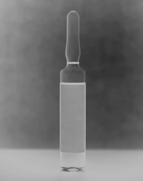 Fekete-fehér injekciós ampulla — Stock Fotó