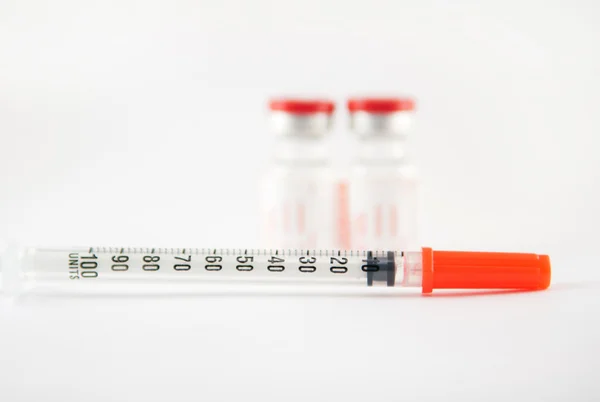 Disposable spuit en injectie flesjes — Stockfoto