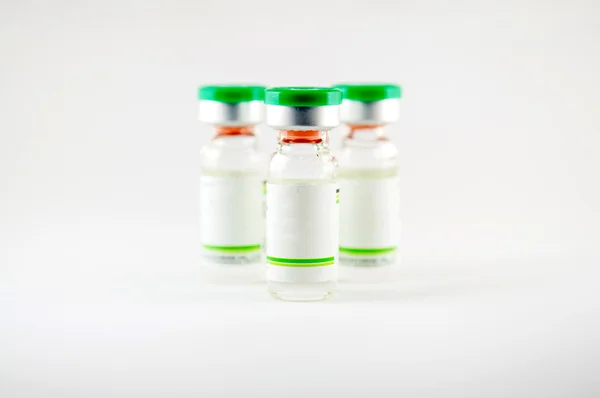 Atur botol injeksi tutup hijau — Stok Foto