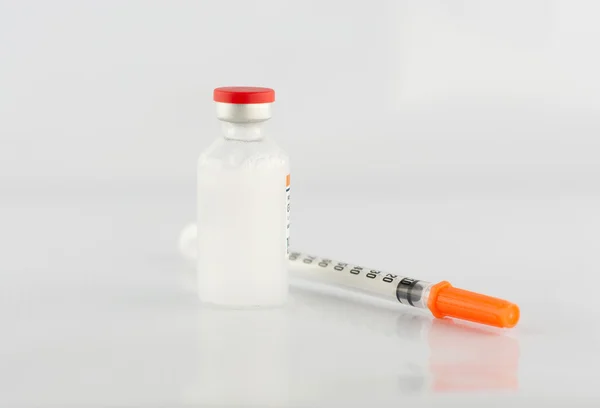 Disposable syringe and insulin vial — Stock Photo, Image