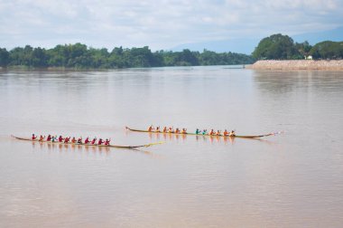 Nongkhai, Tayland-Ekim 20: geleneksel Tay uzun tekneler rekabet