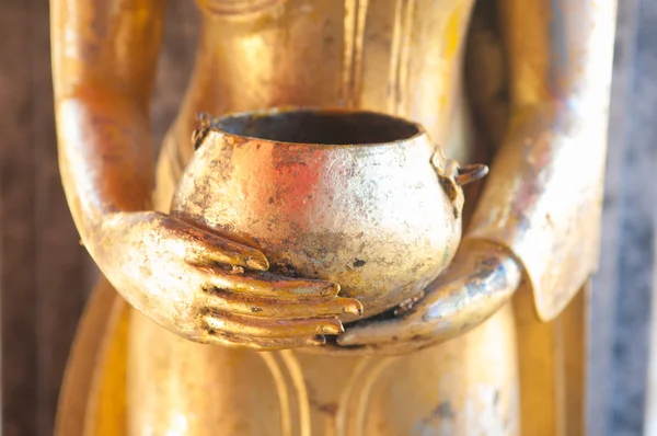 Cerrado Buddha y bowl en Doi Suthep en Chiangmai Tailandia — Foto de Stock