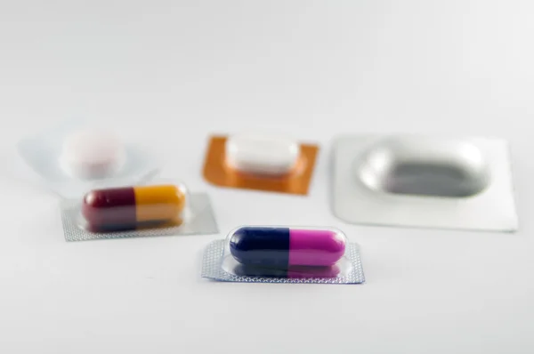 Kapsel och tablet i blisterförpackning — Stockfoto