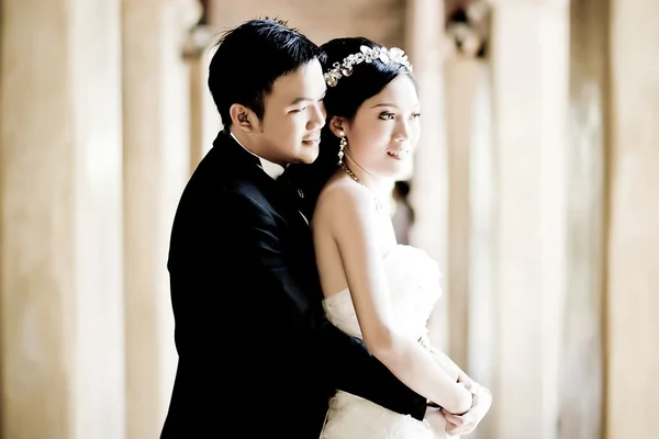 Asijská Svatební pár Ukázat pojetí lásky Stock Snímky
