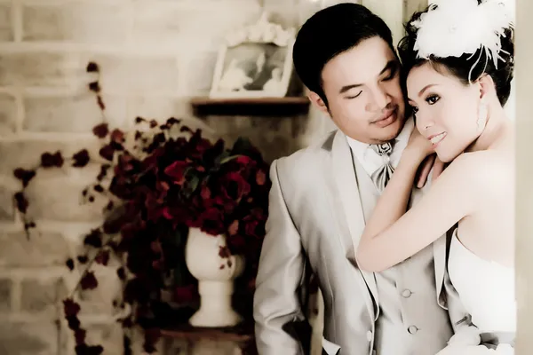 Asijská Svatební pár Ukázat pojetí lásky Royalty Free Stock Fotografie
