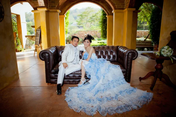 アジアの女性の結婚式のスーツ — ストック写真