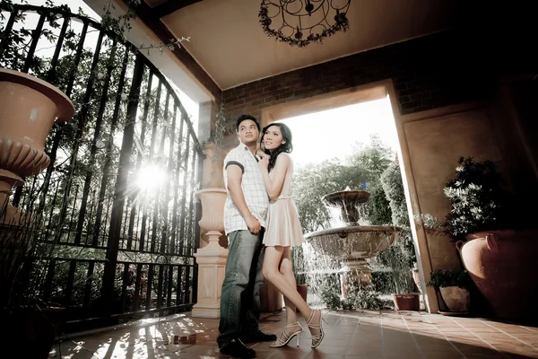 Mulher asiática em terno de casamento — Fotografia de Stock