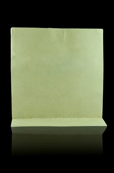 Siyah arka plan üzerinde kahverengi kağıt torba ve gölge etkisi — Stok fotoğraf