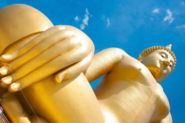 Grande Buda dourado em Wat Muang da província de Ang Thong Tailândia — Fotografia de Stock