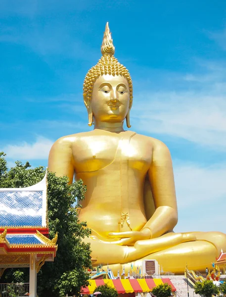Grand Bouddha d'or à Wat Muang de Ang Thong province Thaïlande — Photo