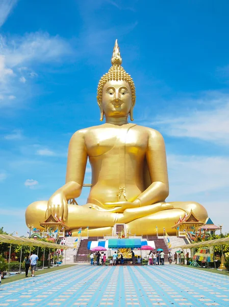 Grand Bouddha d'or à Wat Muang de Ang Thong province Thaïlande — Photo