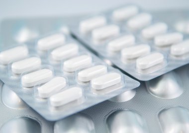 Vakumlu Ambalaj içinde beyaz tablet kadar kapalı