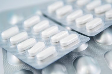 Vakumlu Ambalaj içinde beyaz tablet kadar kapalı