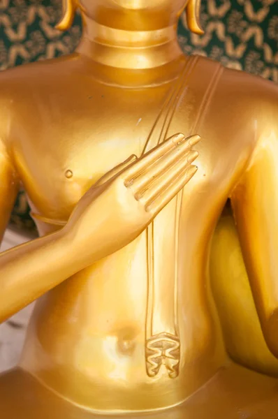 Zamknięty ręka Buddy w świątyni w Tajlandii — Zdjęcie stockowe