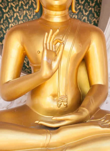 Gesloten hand van Boeddha in tempel van thailand — Stockfoto