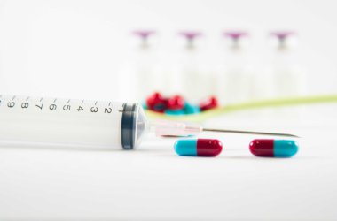 Tek kullanımlık şırınga ve tıp arka plan