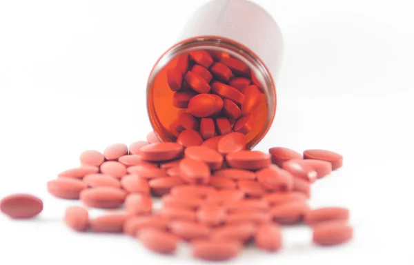 kahverengi tablet ilaç şişesi arka plan üzerinde