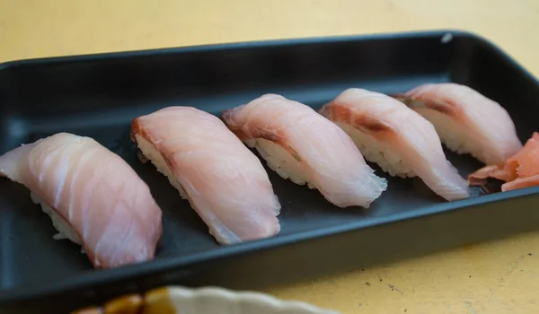 Închis Sushi Japonez Maki Antena Neagră Arată Fundal Alimentar — Fotografie, imagine de stoc