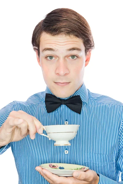 Beau monsieur avec un nœud papillon, boire du thé — Photo