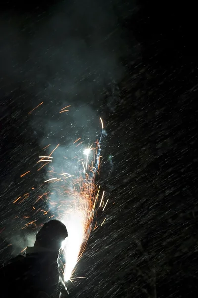 Iniciando os fogos de artifício — Fotografia de Stock