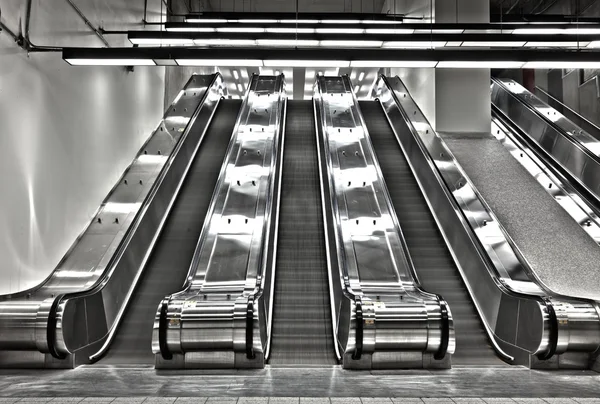 Escalier roulant dans le métro de Montréal — Photo