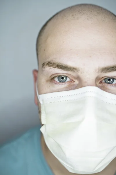 Médico olhando para o paciente — Fotografia de Stock