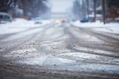 karla kaplı road, tekerlek izleri