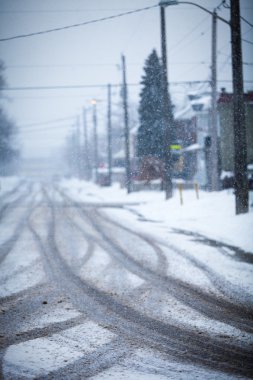 karla kaplı road, tekerlek izleri