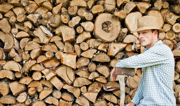 Man with hatchet — Stock Photo, Image