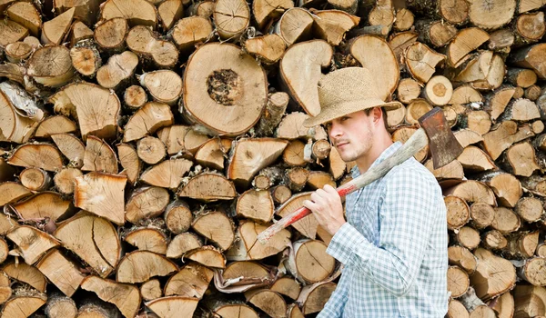 Man with hatchet — Stock Photo, Image