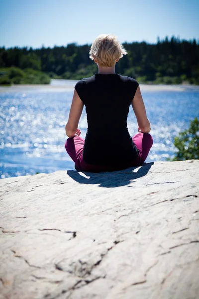 Girl sitting on a rock — Stock Photo, Image