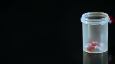 konteyner içine düşen hap kapsül