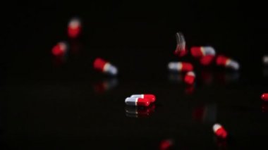 Siyah Cam düşen kapsül hap