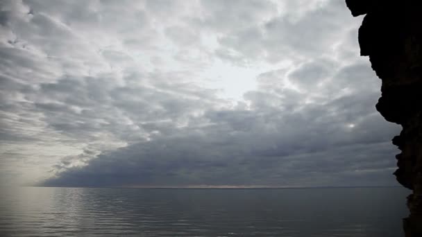 Orizzonte spiaggia timalapse con cielo pazzo — Video Stock