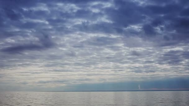 Orizzonte spiaggia timalapse con cielo pazzo — Video Stock