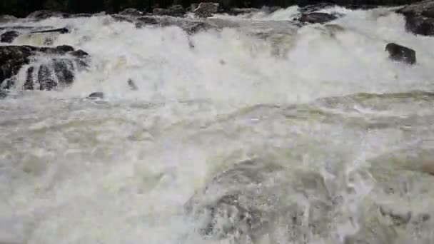 Eau qui fait rage 