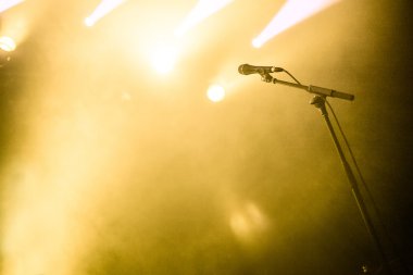 mikrofon ses için bekleyen boş sahne