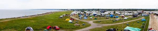 Bonaventure camping site op een mooie avond in juli 2013 — Stockfoto