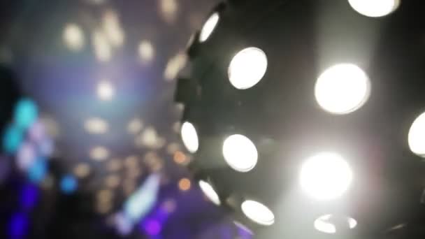 projecteurs sur scène