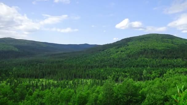 Panning Vídeo de belas montanhas vista — Vídeo de Stock